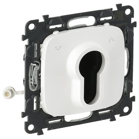 Переключатель кнопочный с ключом Legrand VALENA ALLURE, белый, 755245