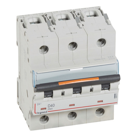 Автоматический выключатель Legrand DX³ 3P 40А (D) 25кА, 409837