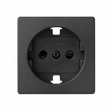 Накладка на розетку Simon 82 CONCEPT, скрытый монтаж, с заземлением, со шторками, черный матовый, 8200041-098
